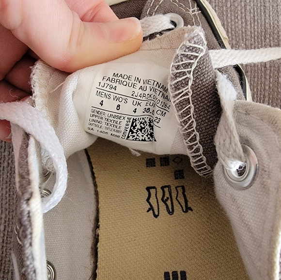 Converse - Picture 2 of 3